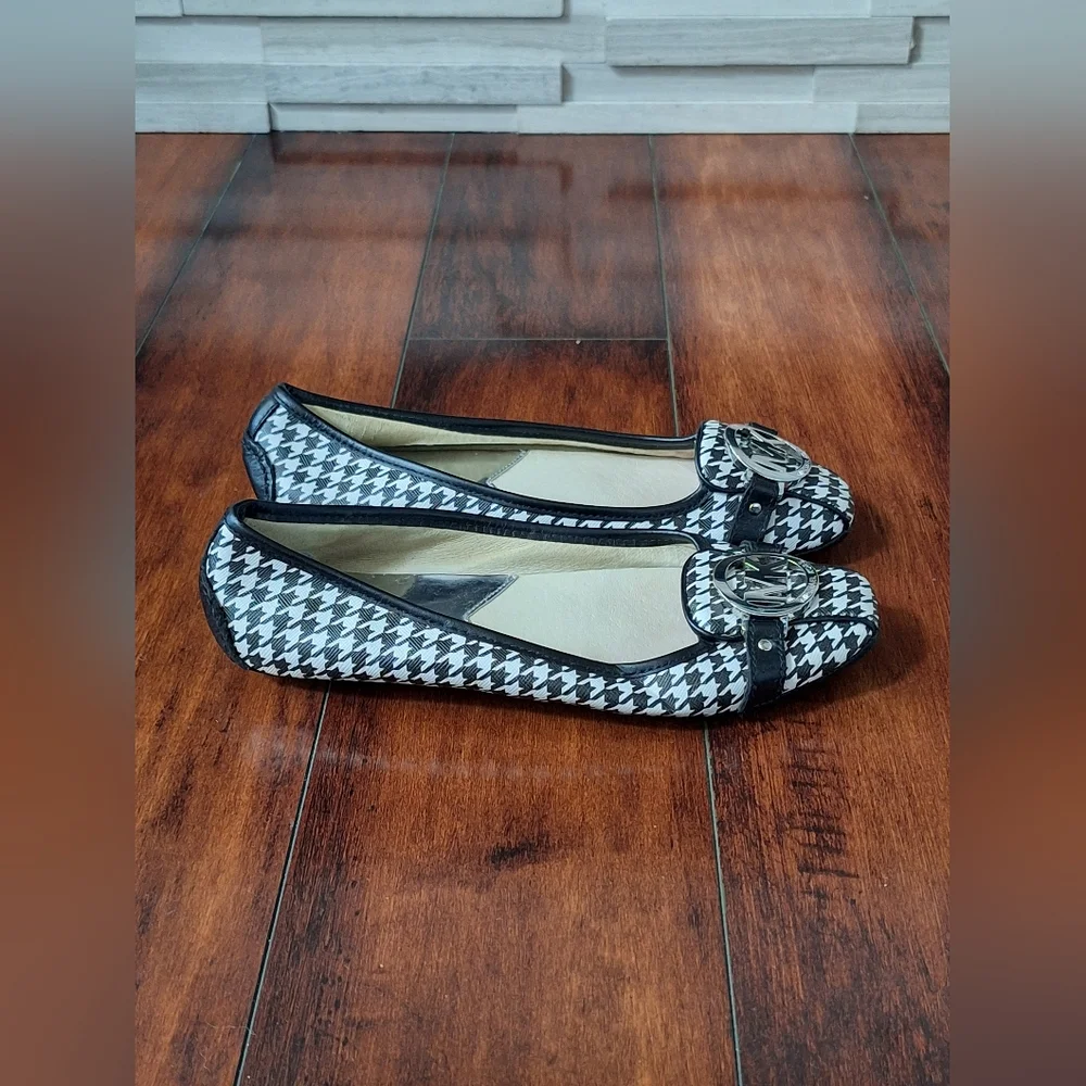 Michael Kors Houndstooth MK Logo Ballet Flats Size 6.5 Black White - Picture 6 of 9